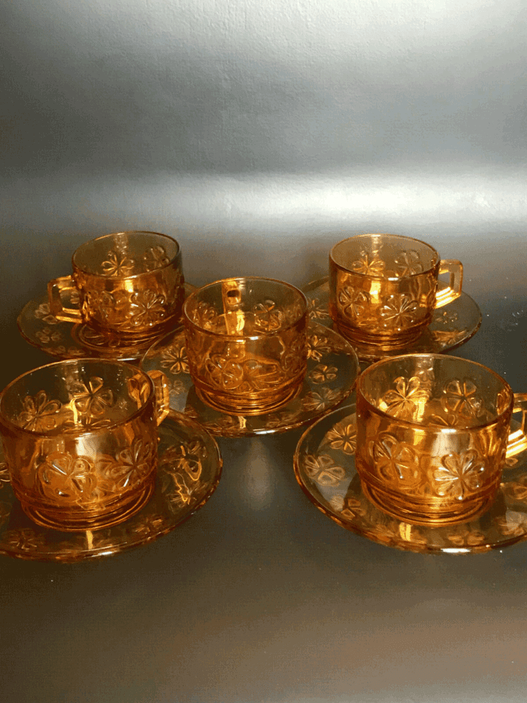 tasses vintage années 70 gravées fleurs