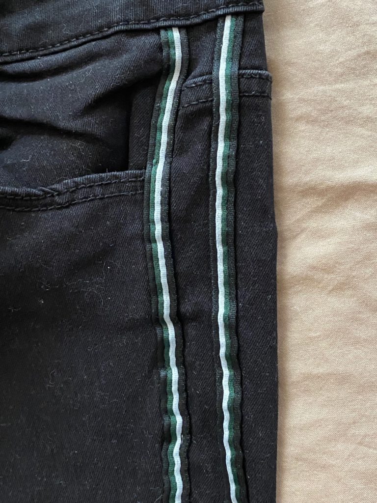 pantalonNoirRayéCote