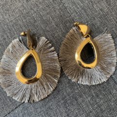 boucles d'oreilles grises et dorées