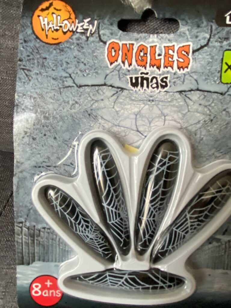 faux ongles noirs Halloween
