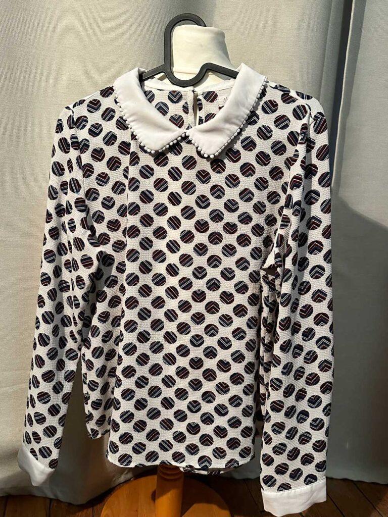 blouse blanche à motifs t.36