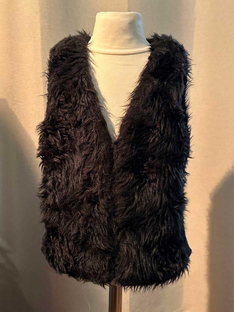 gilet fausse fourrure 6/7 ans
