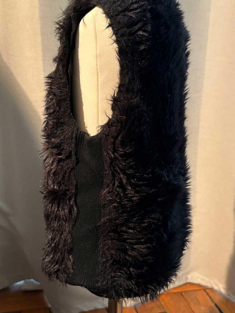 gilet fausse fourrure 6/7 ans