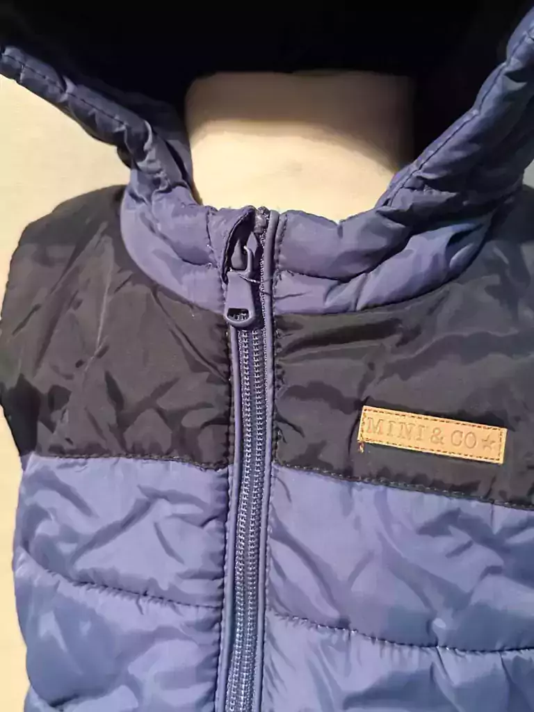 blouson/doudoune sans manches à capuche 2 ans