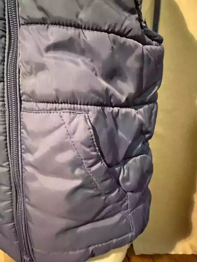 blouson/doudoune sans manches à capuche 2 ans