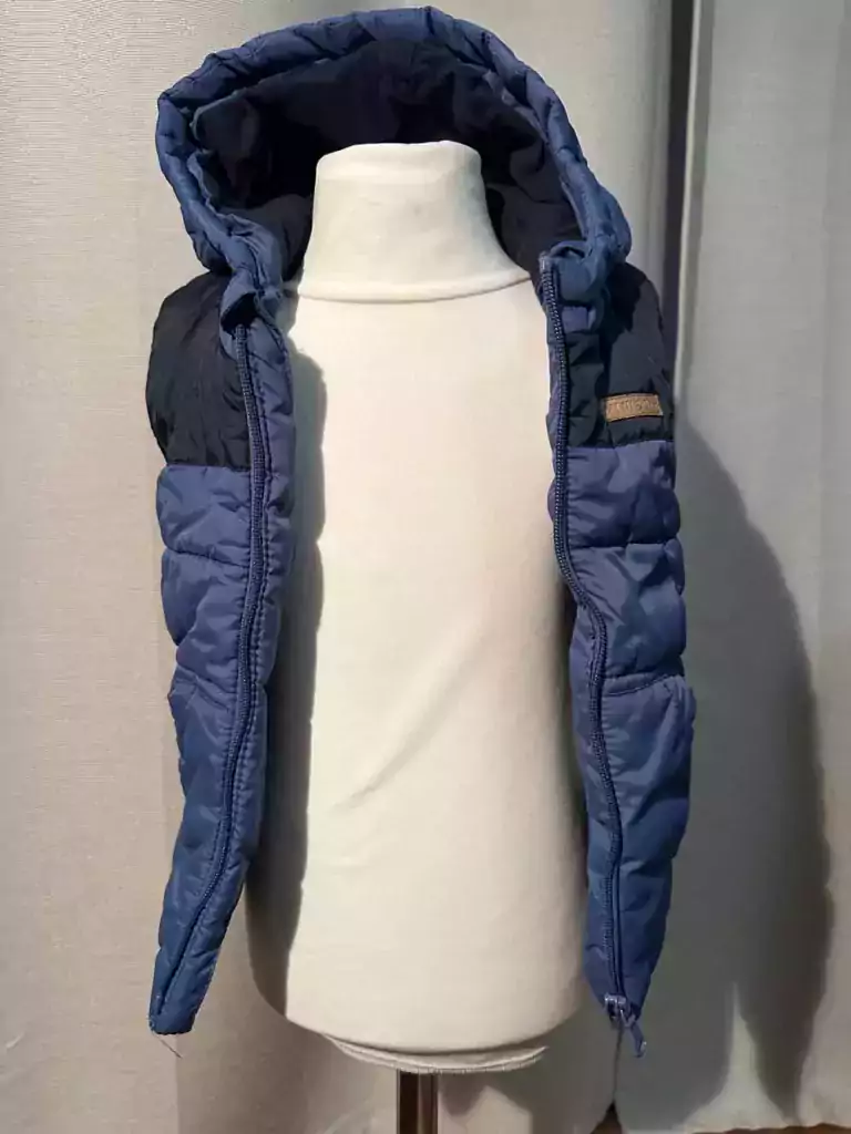 blouson/doudoune sans manches à capuche 2 ans