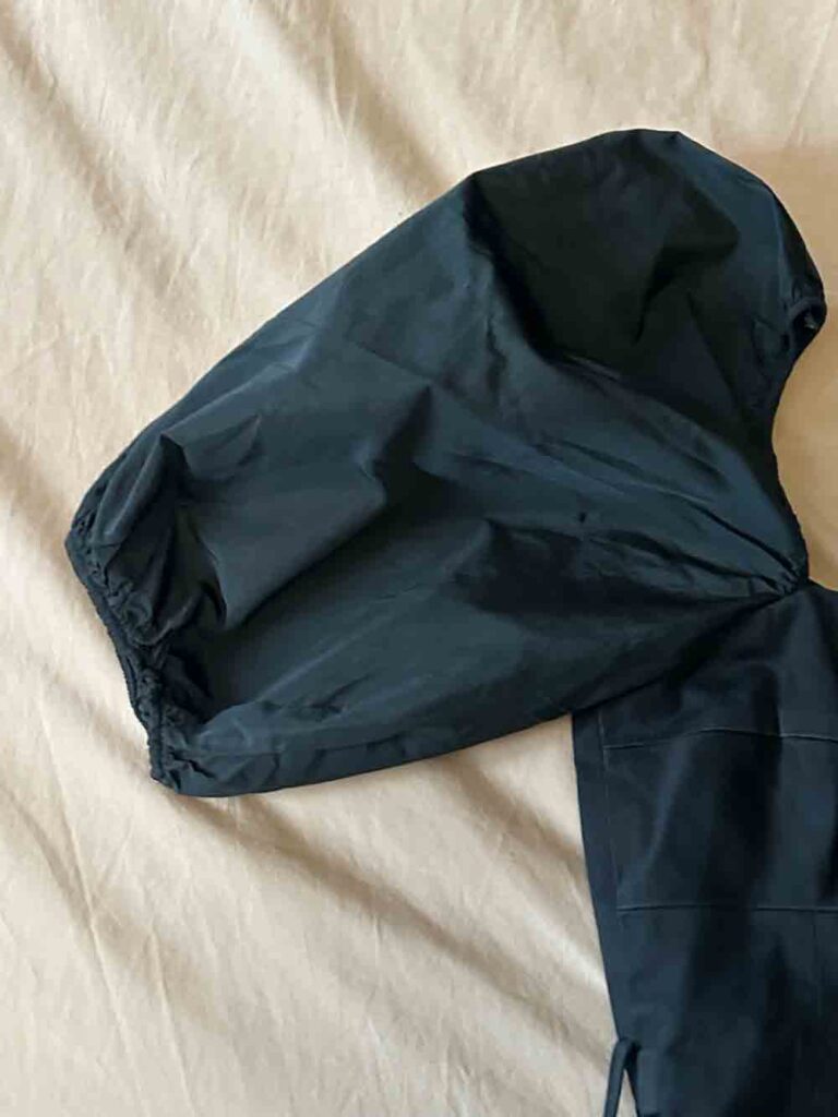 Robe Noire Zara épaules bouffantes taille 34 XS