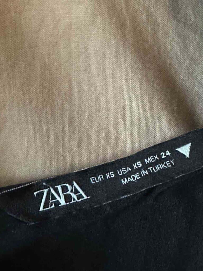 Robe Noire Zara épaules bouffantes taille 34 XS