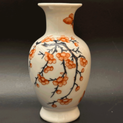 vase en porcelaine japonaise OP décoré à Hong Kong