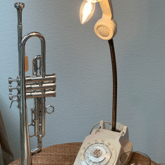 Téléphone Vintage Transformé en Lampe