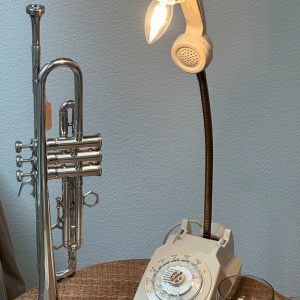 Téléphone Vintage Transformé en Lampe