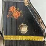 ancienne cithare allemande en bois à décor de roses