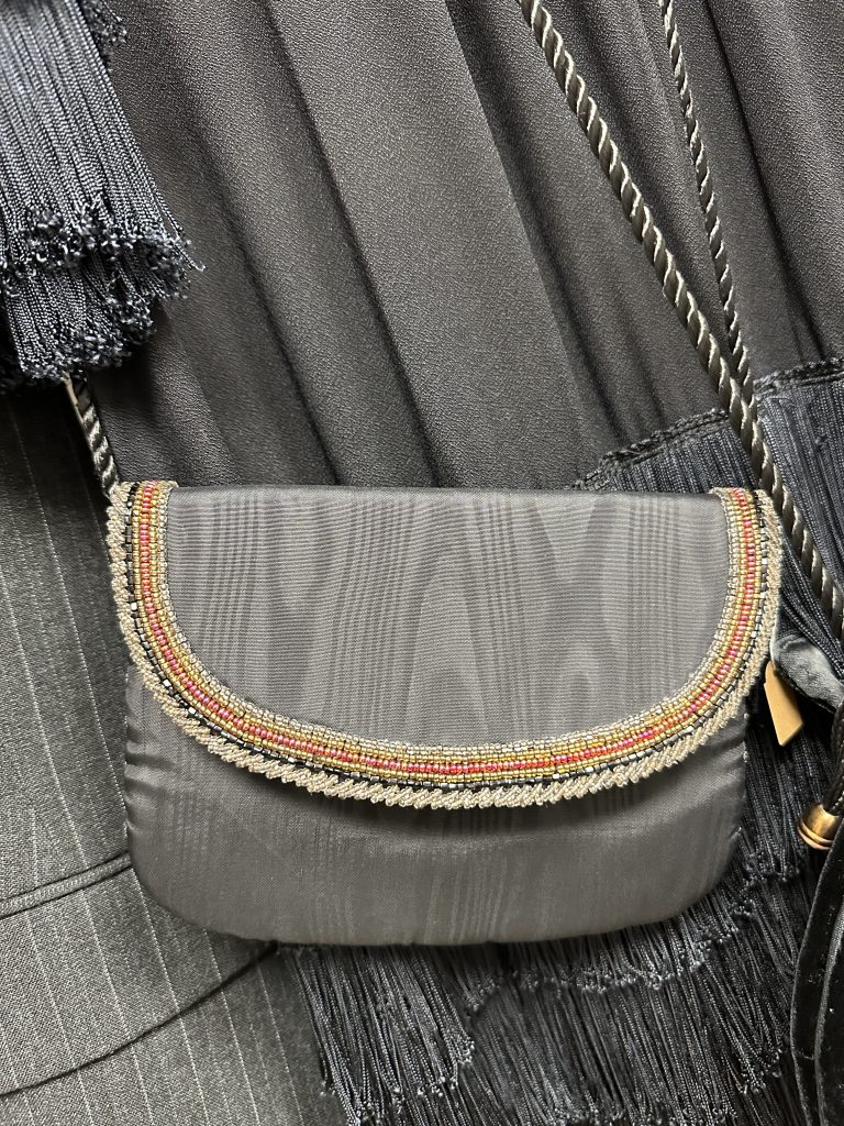 pochette en satin et perles Germaine Monteil