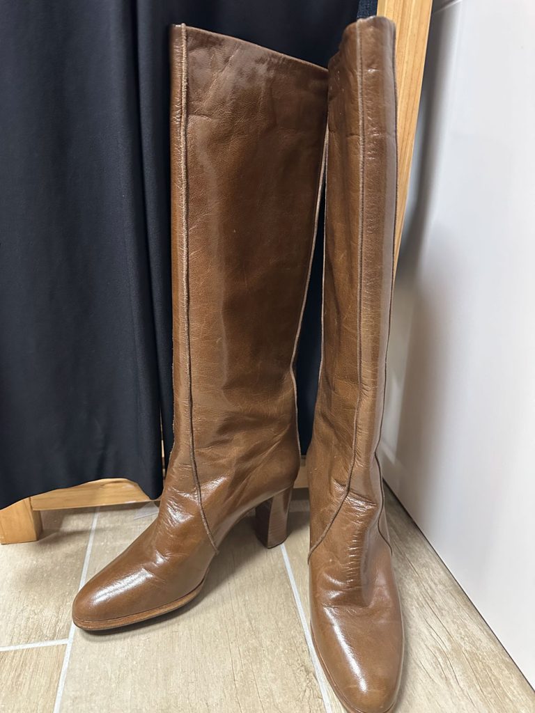 bottes vintage marron en cuir vernis Andrea PFISTER