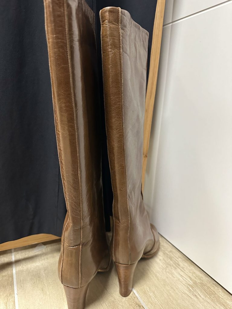 bottes vintage marron en cuir vernis Andrea PFISTER