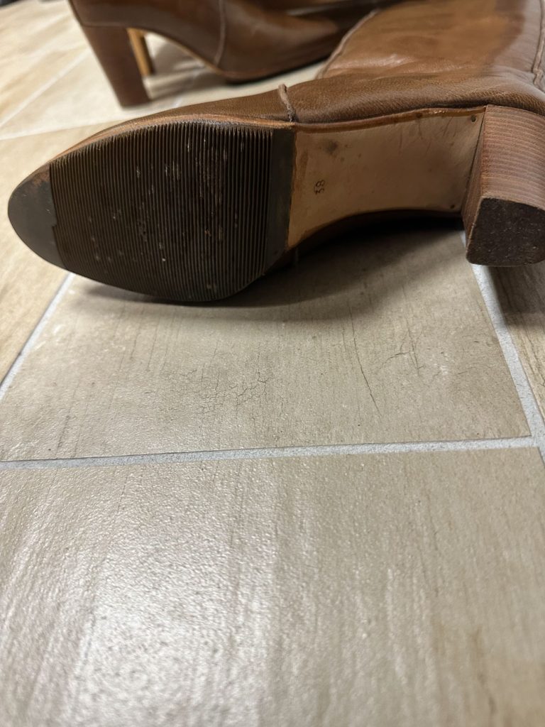 bottes vintage marron en cuir vernis Andrea PFISTER