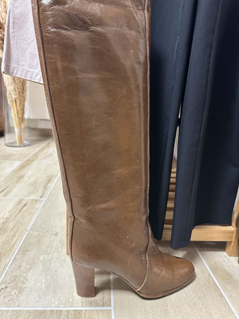 bottes vintage marron en cuir vernis Andrea PFISTER