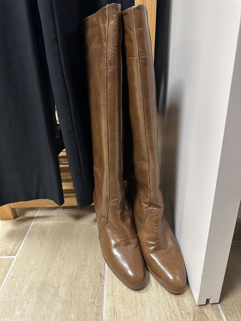 bottes vintage marron en cuir vernis Andrea PFISTER