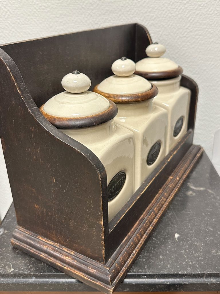 pots à épices avec étagère en bois