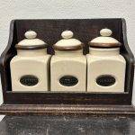 pots à épices avec étagère en bois