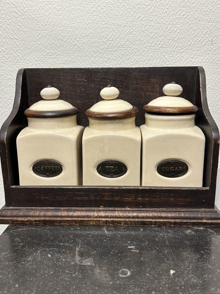 pots à épices avec étagère en bois