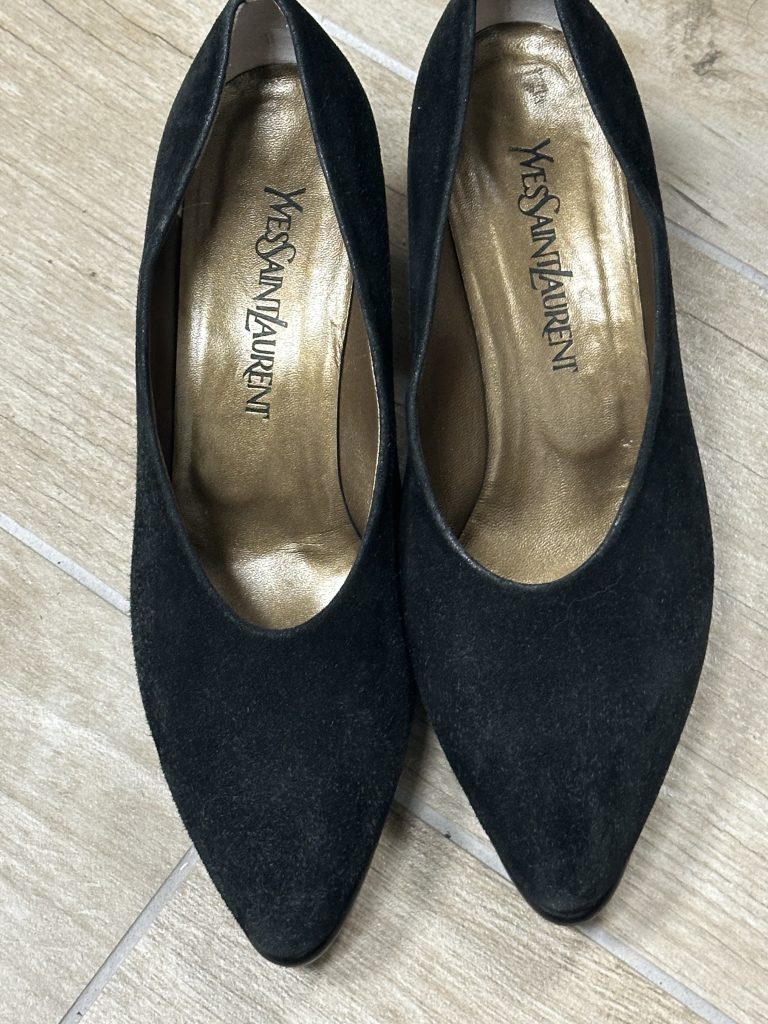 escarpins vintage en daim noirs Yves Saint Laurent