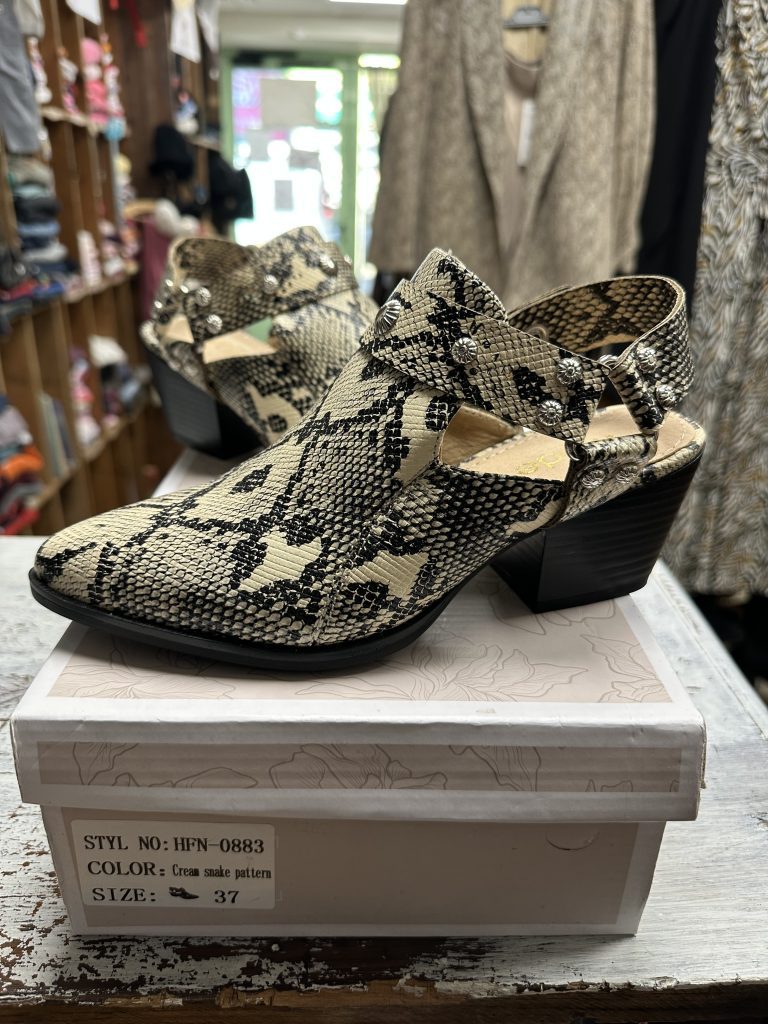 Chaussures motifs serpent