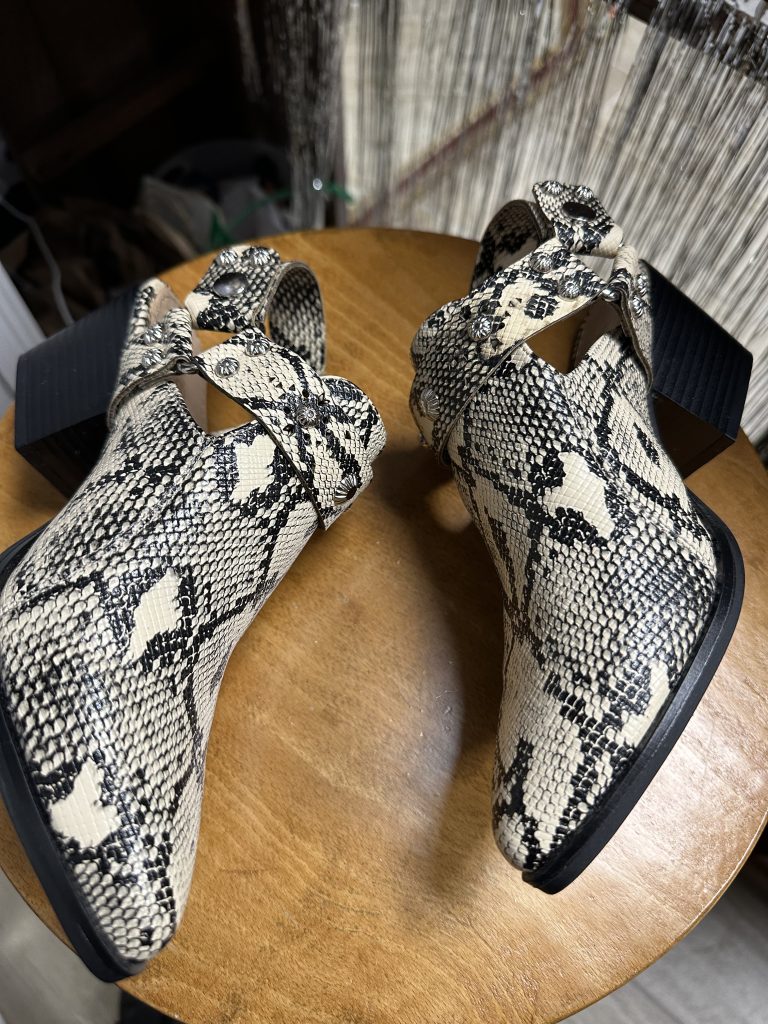Chaussures motifs serpent