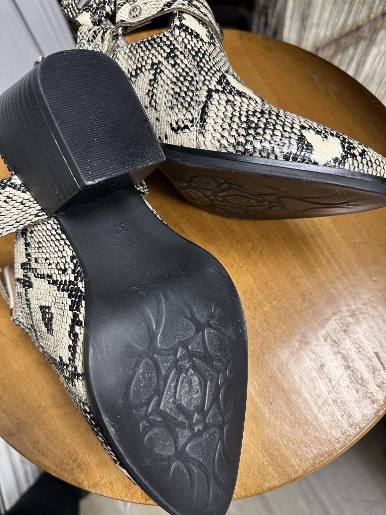 Chaussures motifs serpent