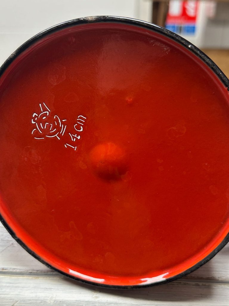 cafetière vintage rouge émaillée