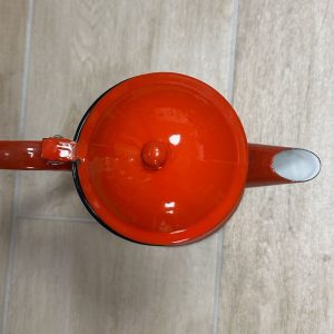cafetière vintage rouge émaillée