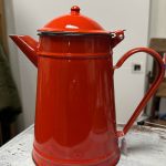 cafetière vintage rouge émaillée