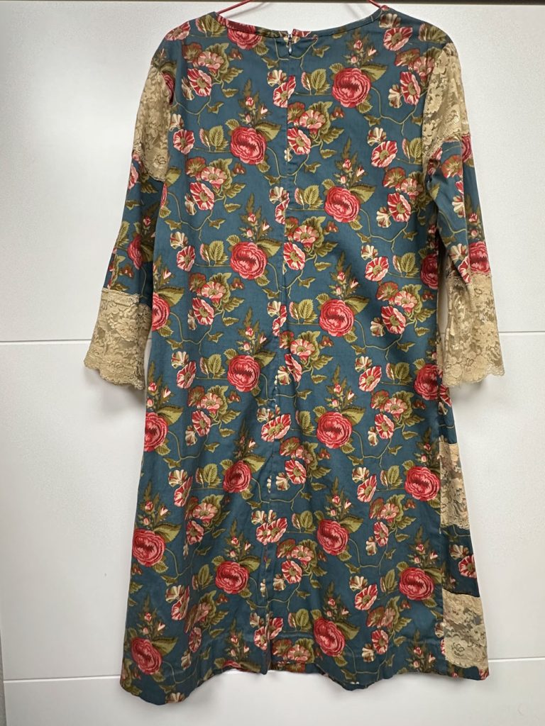 robe almatrichi motifs roses taille 44