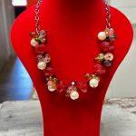 collier fantaisie rouge perles blanches