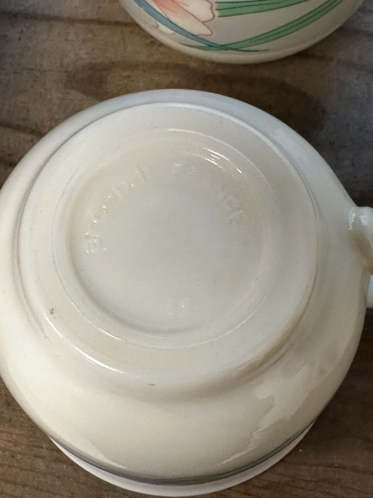 6 tasses « arcopal » signées Palluy