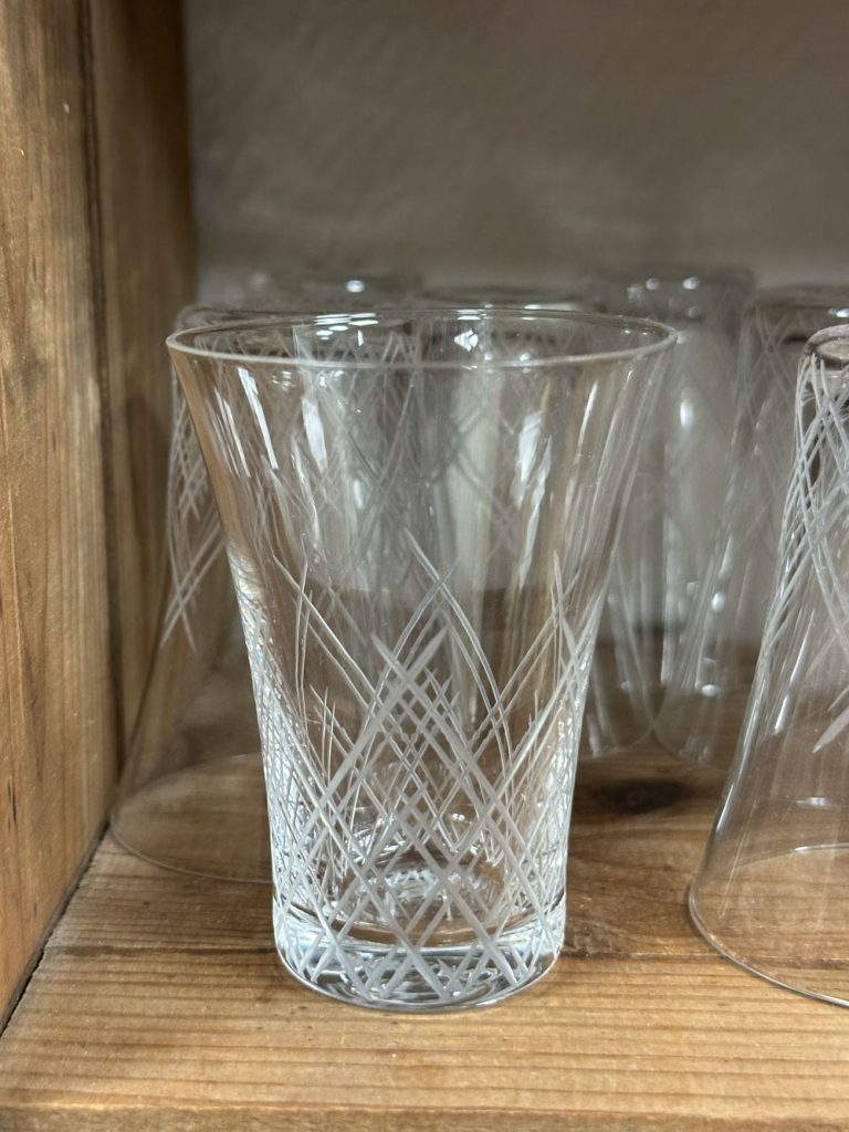 Lot de 10 petits verres / verrines gravés vintage