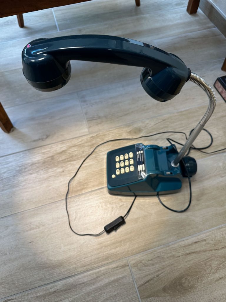 Téléphone vintage lampe