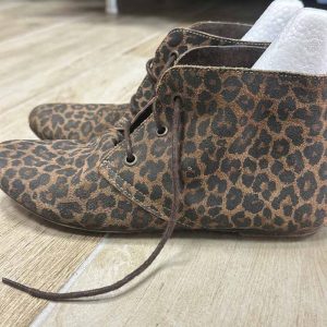 bottines/derbies souples à lacets cuir leopard seconde main