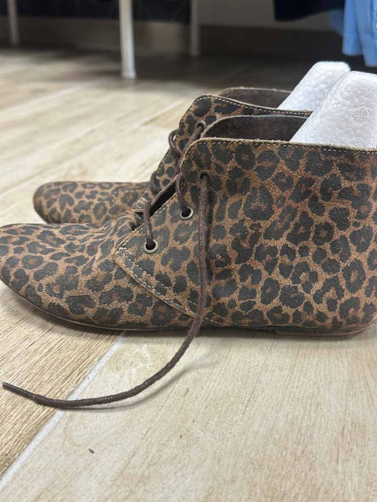 bottines/derbies souples à lacets cuir leopard seconde main