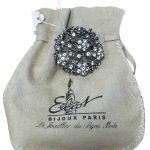 broche argentée Eliot avec son pochon