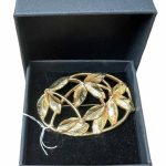 broche dorée feuillage bijou du musée du louvre