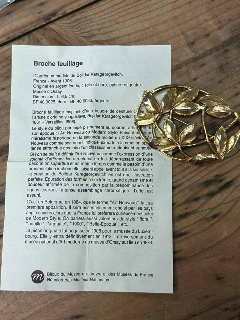 broche dorée feuillage bijou du musée du louvre