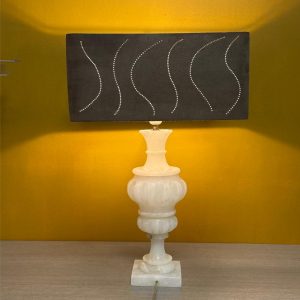 lampe albâtre sculpté abat-jour marron