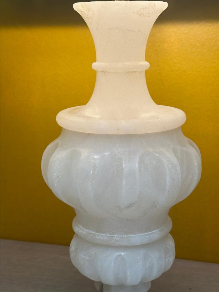 lampe albâtre sculpté abat-jour marron