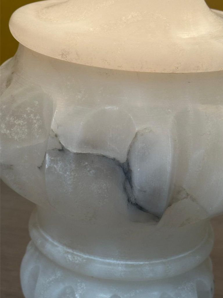 lampe albâtre sculpté abat-jour marron