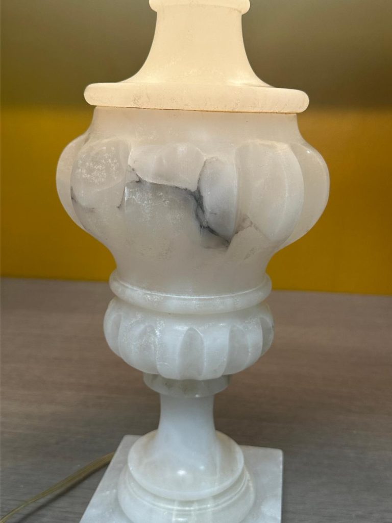 lampe albâtre sculpté abat-jour marron