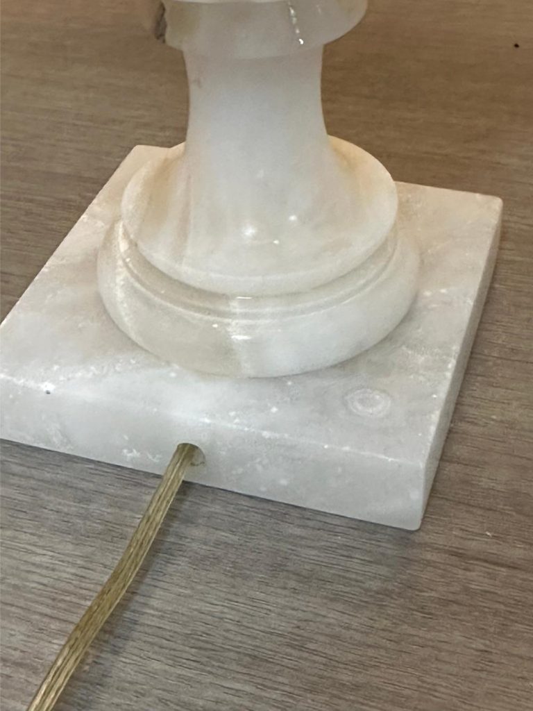 lampe albâtre sculpté abat-jour marron