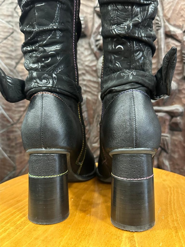 bottes cuir noir Laura Vita seconde âme