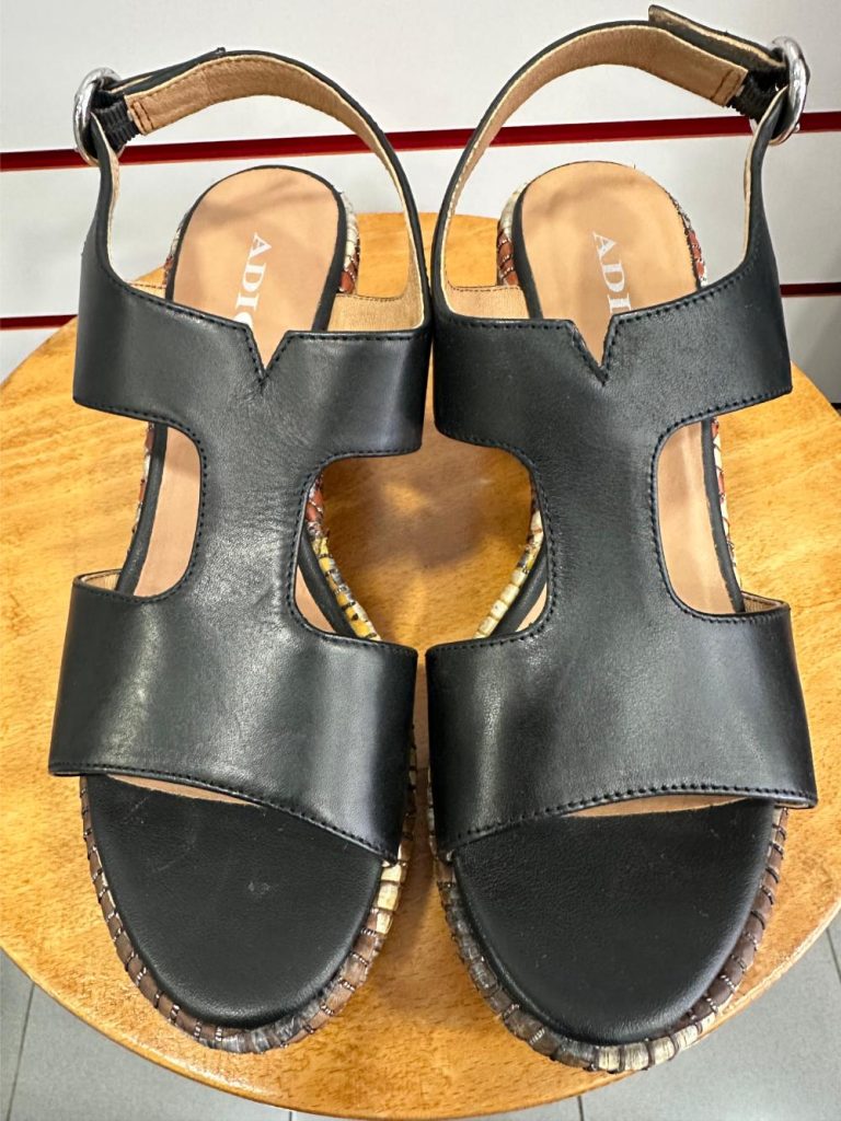 sandale cuir noir adige seconde ame seconde main friperie en ligne