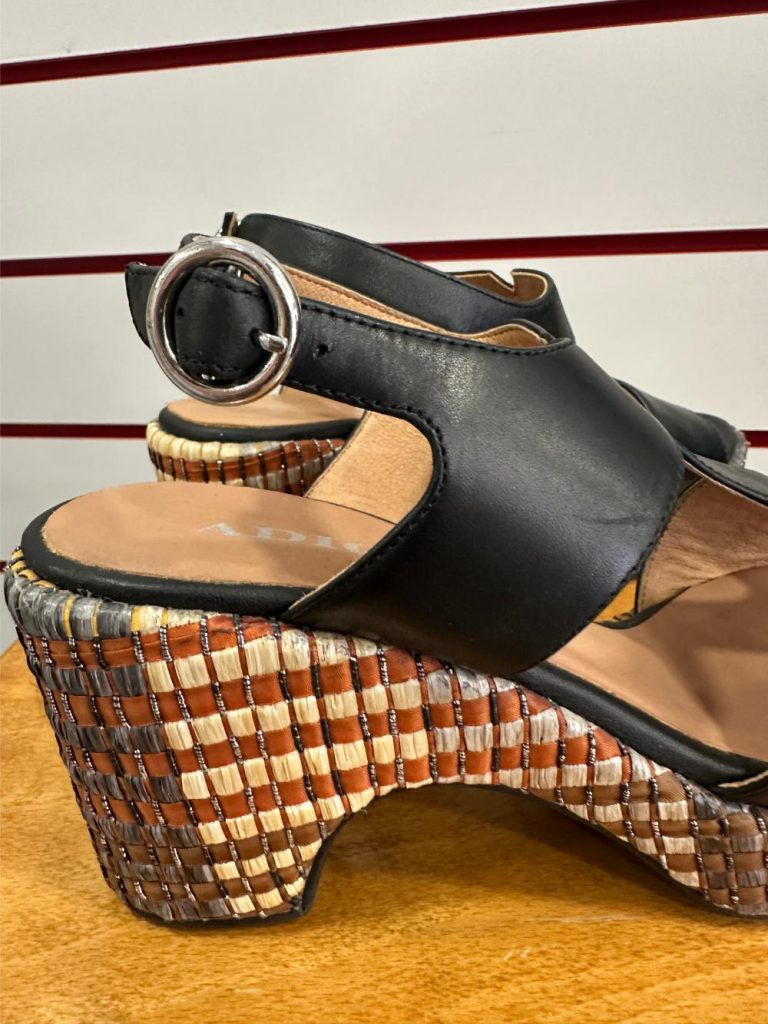 sandale cuir noir adige seconde ame seconde main friperie en ligne